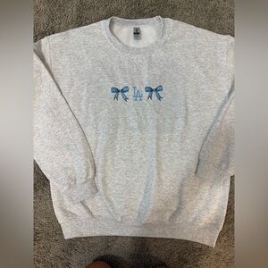 Gildan Light Gray Heavy Blend Crewneck LA logo